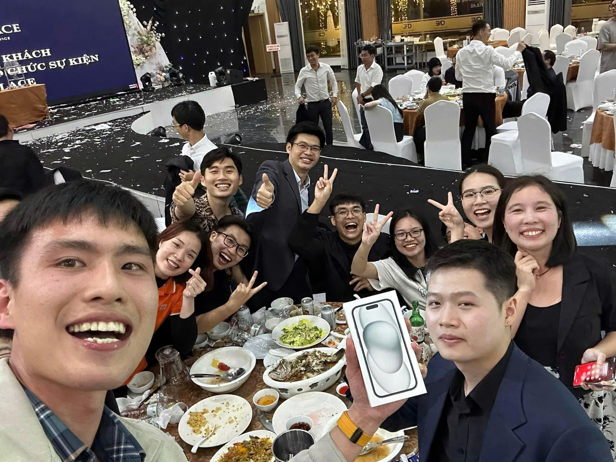 Đội Ngũ Nhân Viên